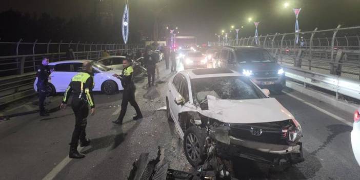 Adana’da köprü üzerinde araçlar çarpıştı, 4 kişi yaralandı