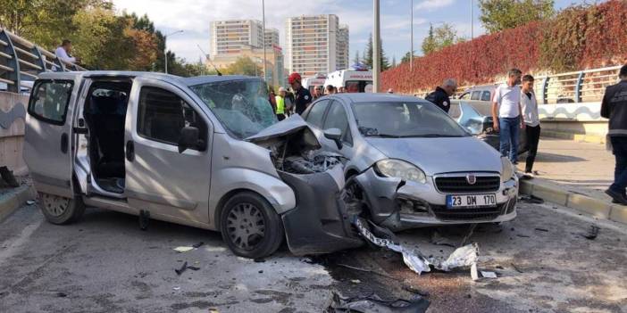 Elazığ’da araçlar çarpıştı: 1’i ağır 5 kişi yaralı