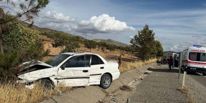 Adıyaman’da otomobil ile ticari araç çarpıştı: 3 yaralı