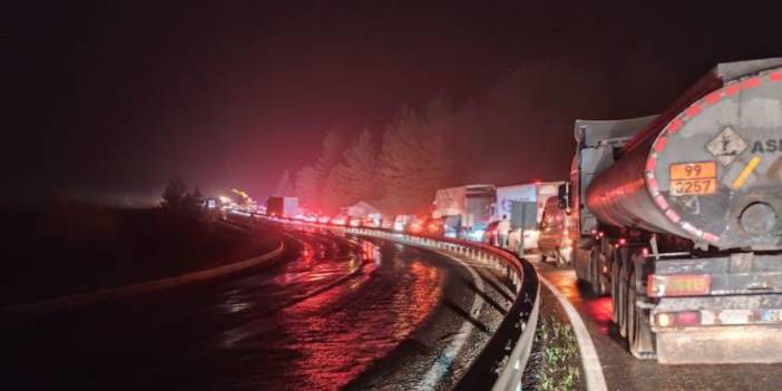 Elazığ-Diyarbakır yolunda kilometrelerce araç kuyruğu oluştu