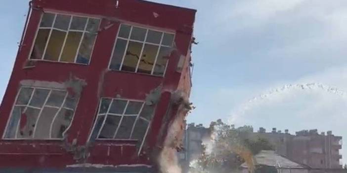 Depremde hasar alan bina titreşimle yıkıldı