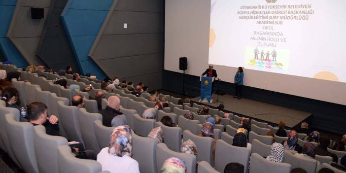 Diyarbakır’da ‘Ailenin Başarıda Rolü ve Tutumu’ semineri yapıldı