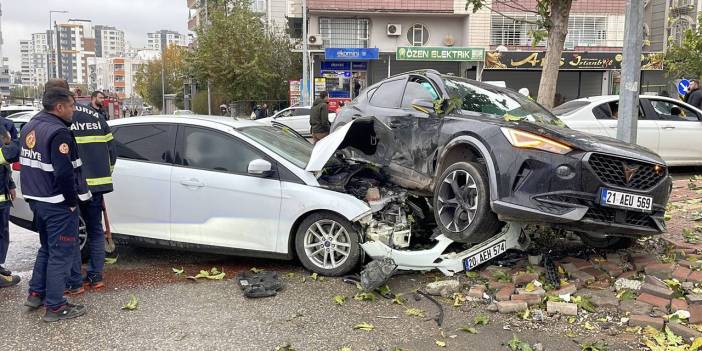 Şanlıurfa'da otomobiller çarpıştı: 2 yaralı