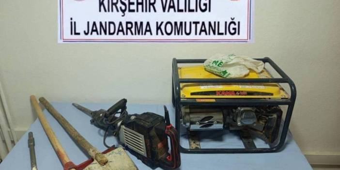 İzinsiz kaçak kazı yapan defineciler yakalandı