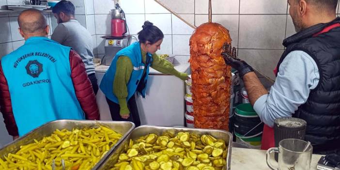 Diyarbakır’da 426 kilo bayat döner imha edildi