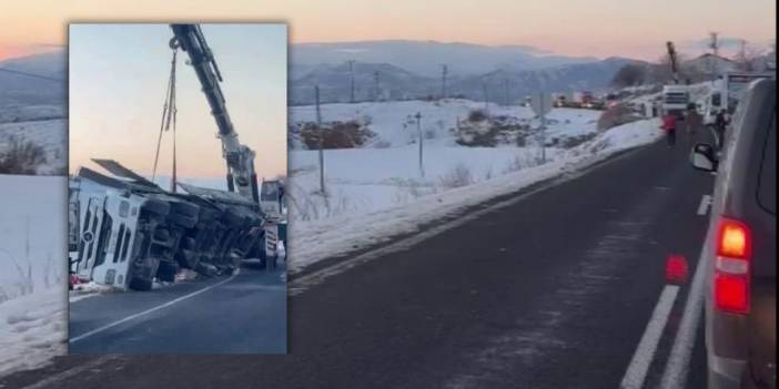 Diyarbakır’da tır devrildi: Yol ulaşıma kapandı