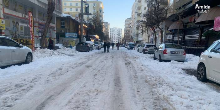 Diyarbakır’da ara sokaklar hâlâ buz pisti
