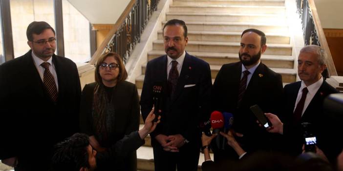 AK Parti heyeti Halep’e çıkarma yaptı: Kobani mesajı