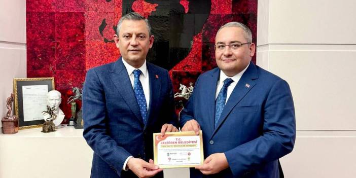 CHP’den istifa eden başkan Özgür Özel’i topa tuttu
