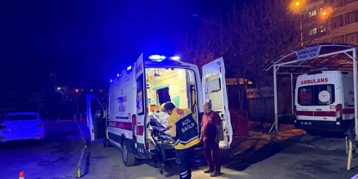 Adıyaman’da kamyonet şarampole devrildi: 5 yaralı