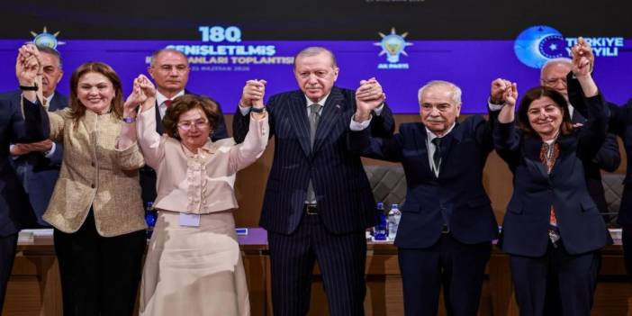 Üç belediye başkanı AK Parti’ye katıldı