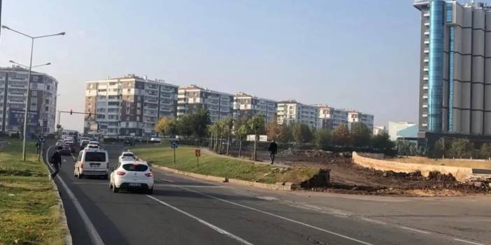 Diyarbakır’da park gitti, yolun bir bölümü açıldı