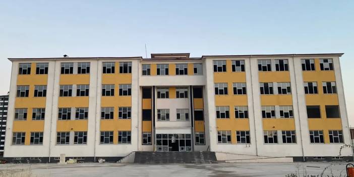 Diyarbakır’da 5 okul binası çürümeye terk edildi