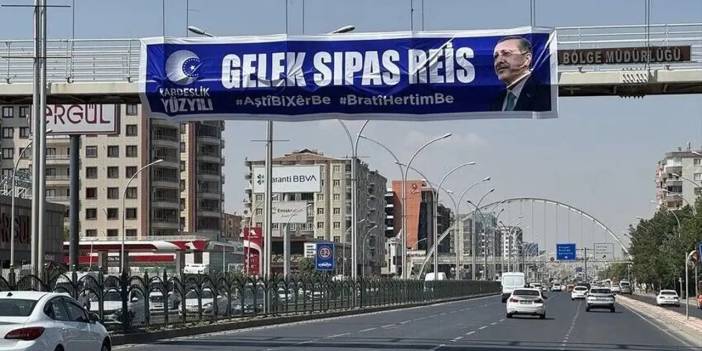 AK Parti’nin Diyarbakır’daki Kürtçe afişi yanlış çıktı