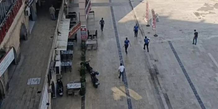 Mutfak bıçağıyla polis aracının camını kırıp ekiplere saldırdı