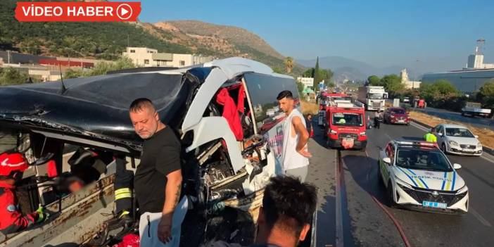 Yolcu otobüsü tıra çarptı: 2 ölü, 3’ü ağır 18 yaralı