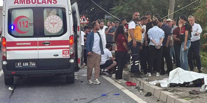 Fındık işçilerini taşıyan tarım aracı ile tır çarpıştı: 4 ölü, 8 yaralı