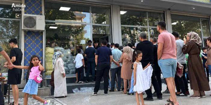 Diyarbakır’da forma çilesi: Okullar açıldı, kuyruk bitmedi