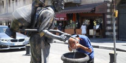 Sıcaklar bastırdı: Gaziantep'te çeşmeler mesken tutuldu