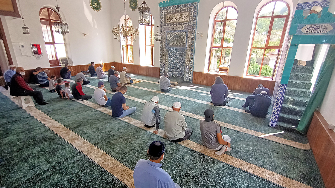 2024/07/17/cami-namaz.jpg