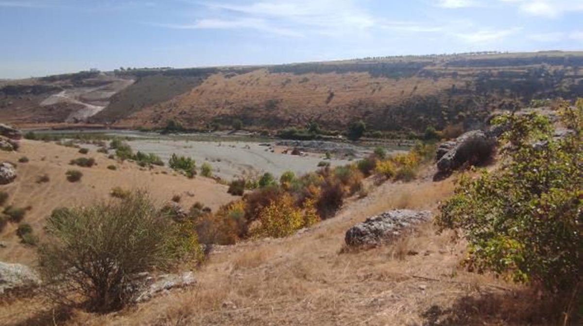 dicle-nehri-kum-cikartiliyor.jpg