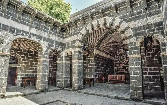 diyarbakir-medreseea.jpg