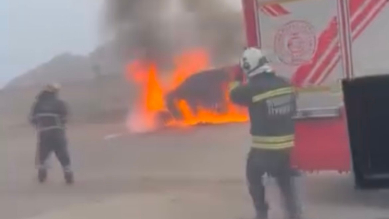 VİDEO- Diyarbakır'da seyir halindeki cip alev alev yandı