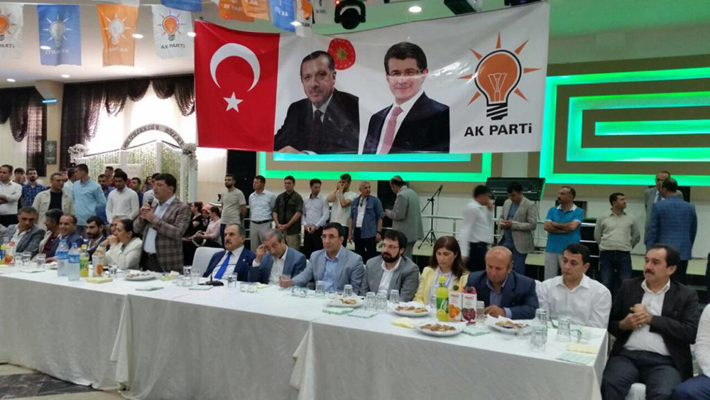 ak-parti3.jpg