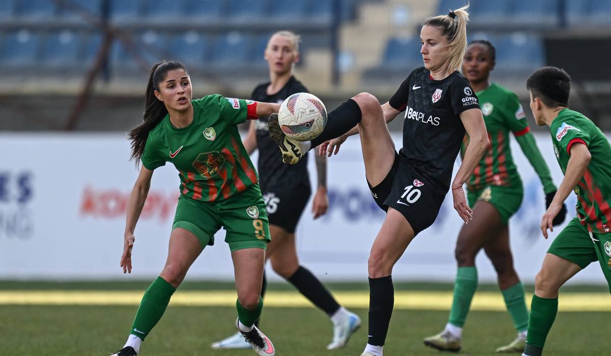 amedspor-kadin-futbol-takimi.jpg
