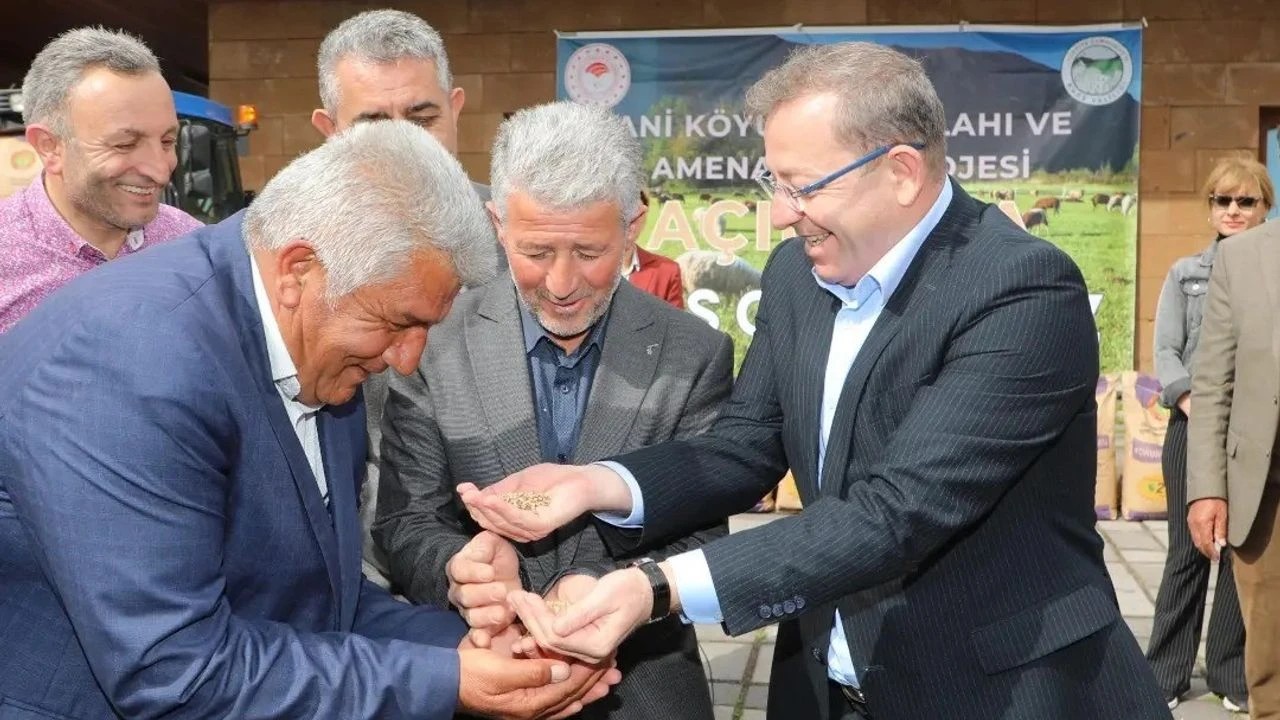 karsta-ciftcilere-tohum-dagitildi.jpeg