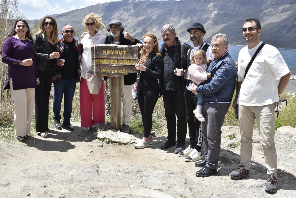 ahlat-selcklu-mezarlikea.jpg