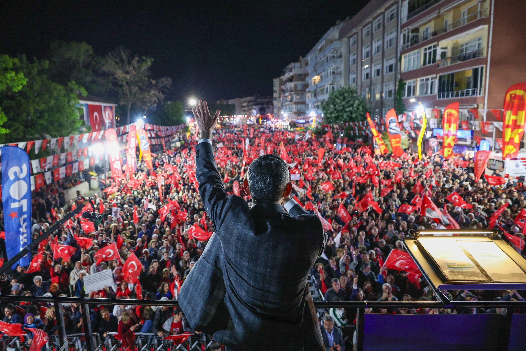 ozgur-ozel.jpg