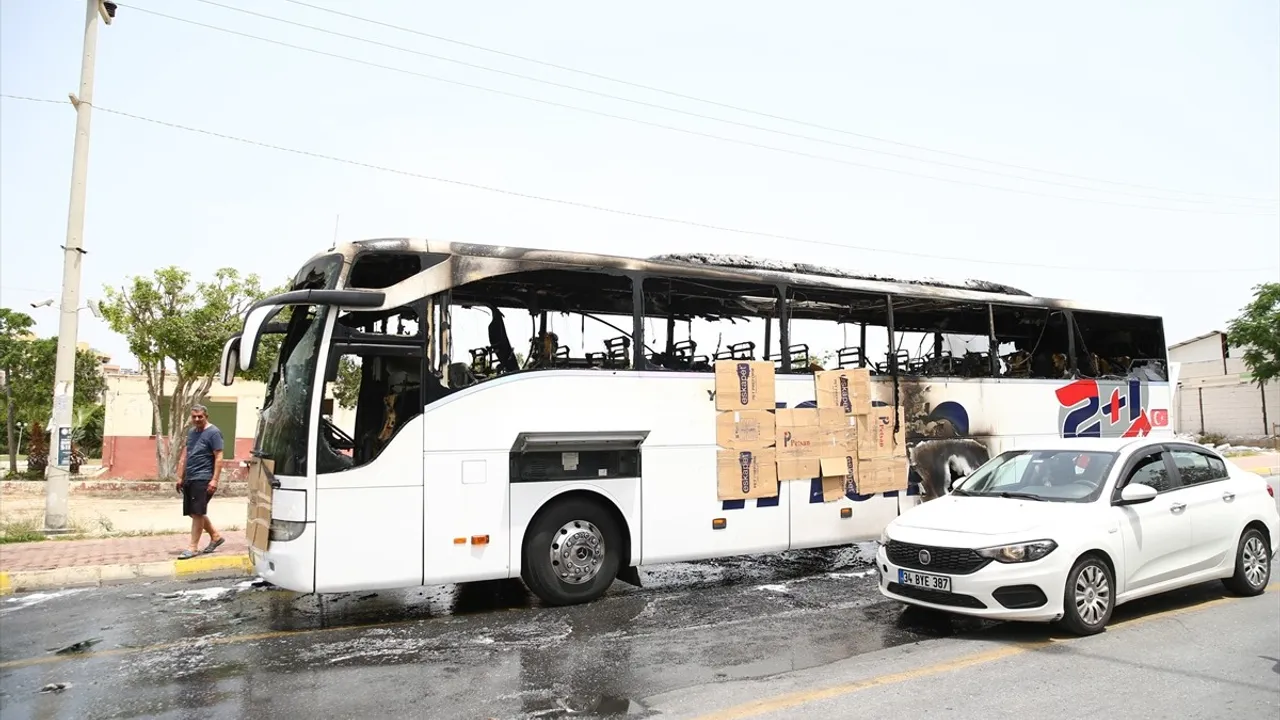 mersin-de-yolcu-otobusu-alev-alev-yandi-1200-128688-001.webp