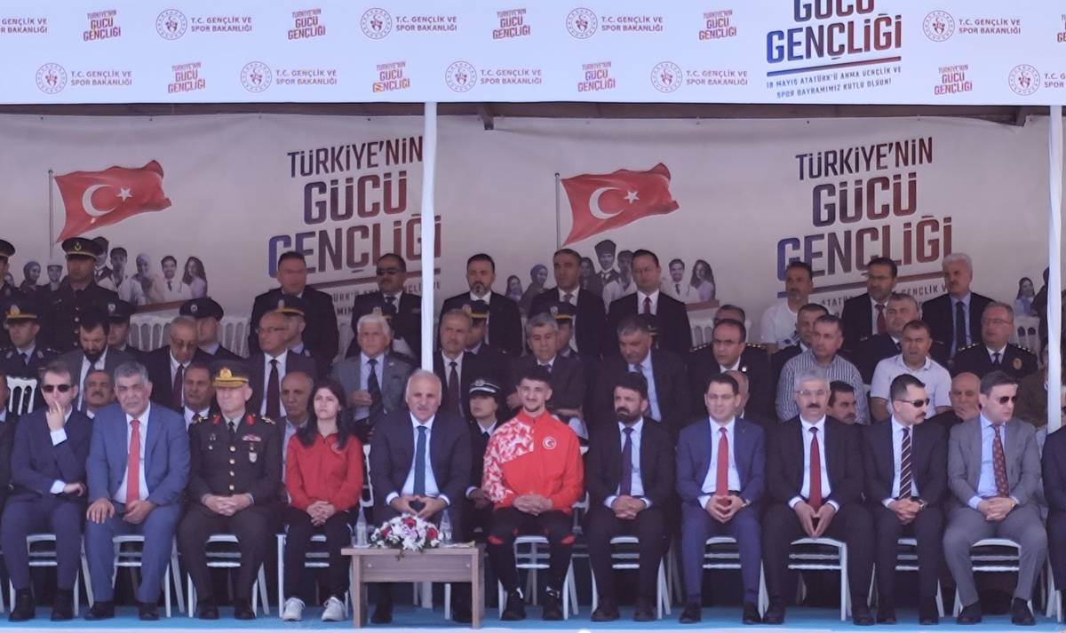 grtgbecxmaavspy.jpg