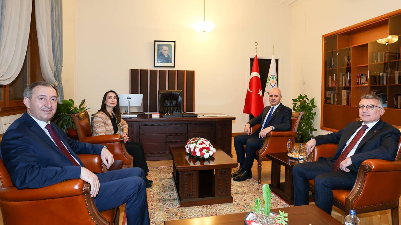 dem-kurtulmusss.jpg
