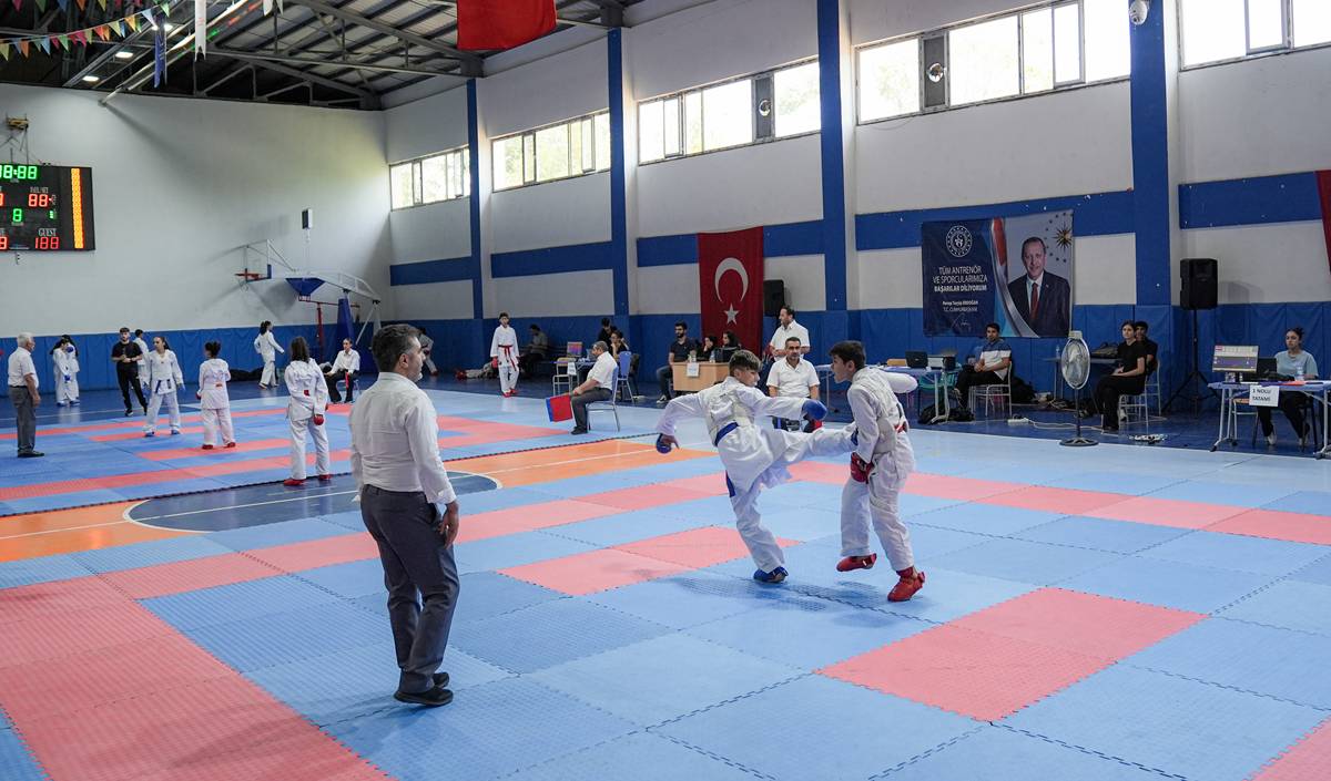 aa-20250626-38393172-38393157-once-karate-sonra-halay.jpg