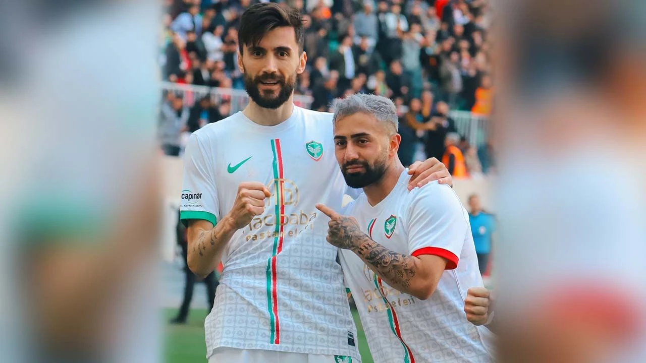 amedsporun-basarili-stoperi-de-imza-icin-diyarbakirda2.webp