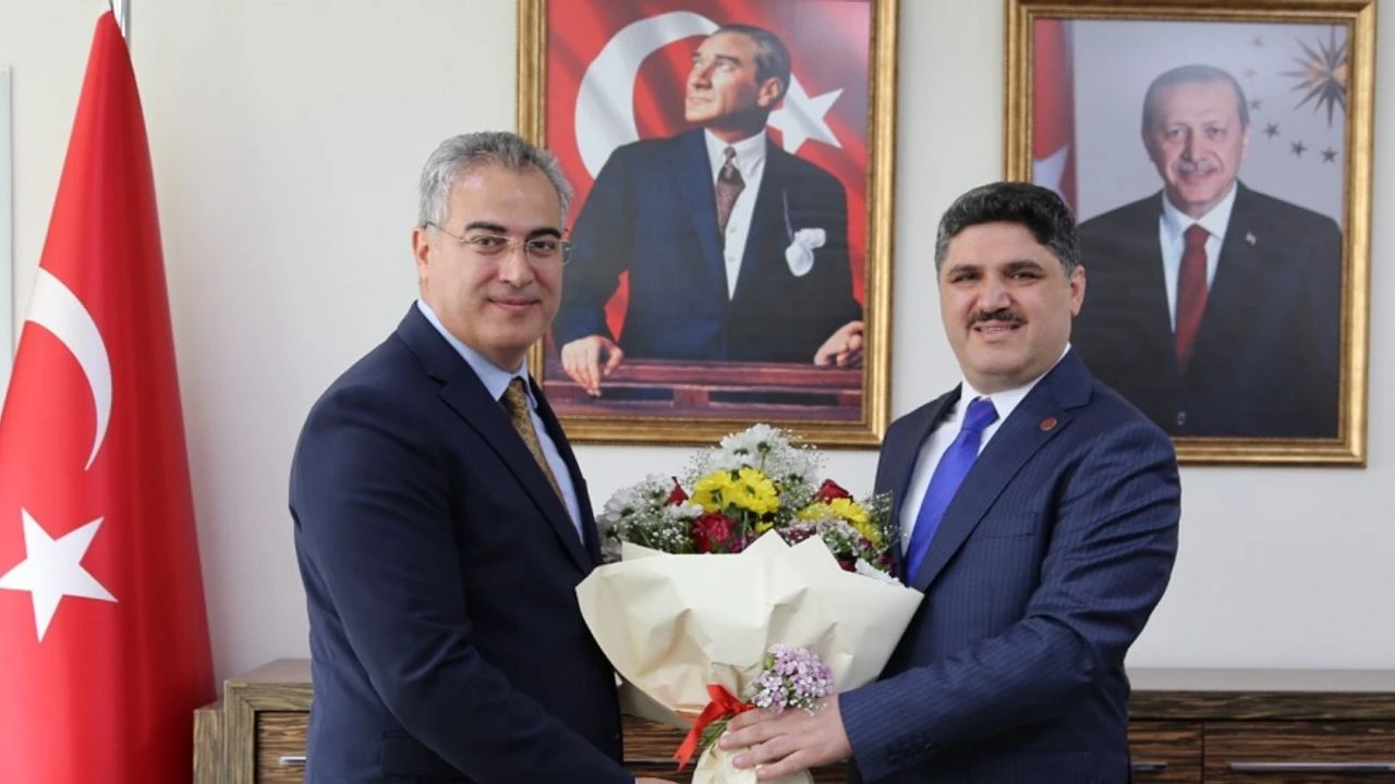 diyarbakirin-yeni-il-saglik-muduru-belli-oldu-emre-asilturk-kimdir-2.webp