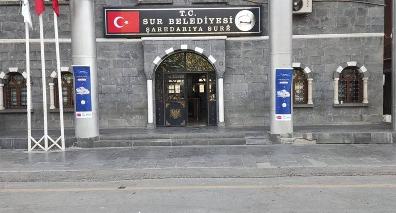 sur-ilce-kaymakami-ve-belediye-baskan-vekili-abdul-1634308226462.jpg