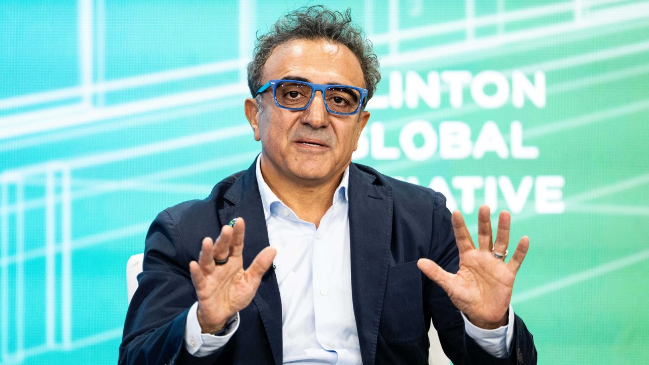 chobani-ceo-su-hamdi-ulukaya-dan-abd-ye-uyari-gida-sistemi-gocmen-iscilere-muhtac-2025-06-18-09-53-46.jpeg