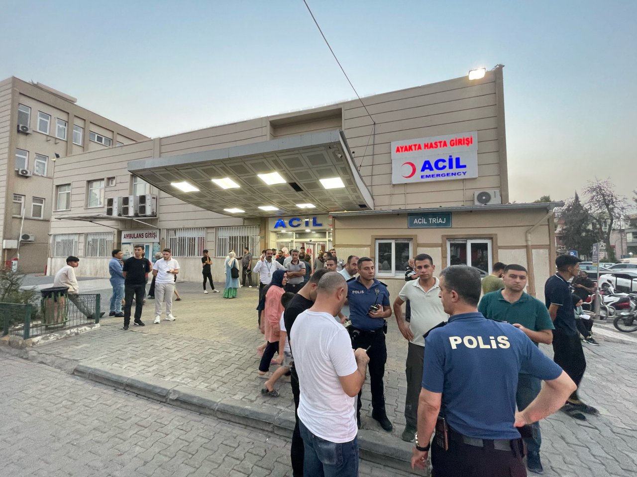 aa-20250730-38707783-38707778-sanliurfada-hastanede-bicakli-saldiriya-ugrayan-bashekim-yardimcisi-ve-guvenlik-gorevlisi-yaralandi.jpg
