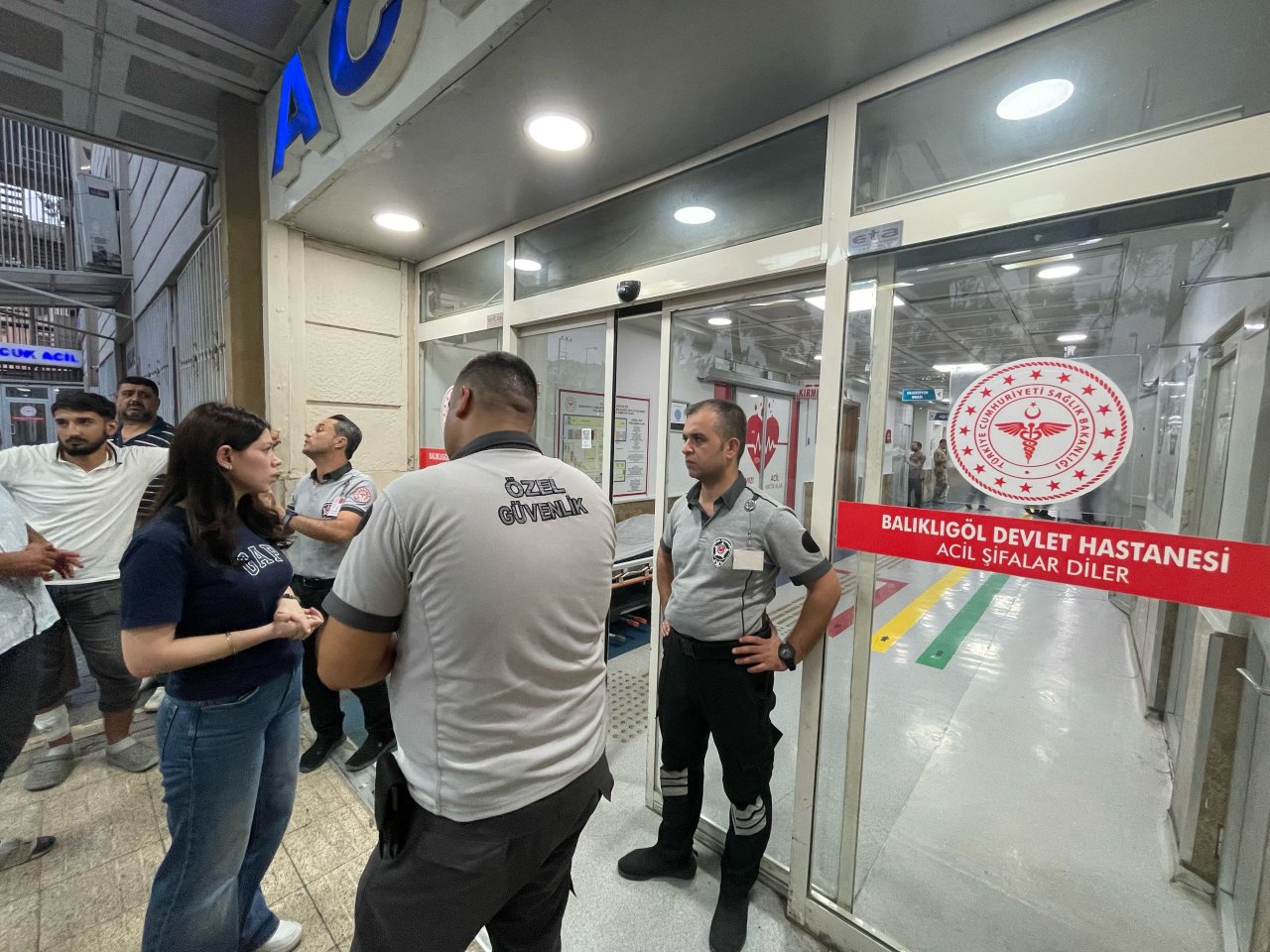 aa-20250730-38707783-38707779-sanliurfada-hastanede-bicakli-saldiriya-ugrayan-bashekim-yardimcisi-ve-guvenlik-gorevlisi-yaralandi.jpg