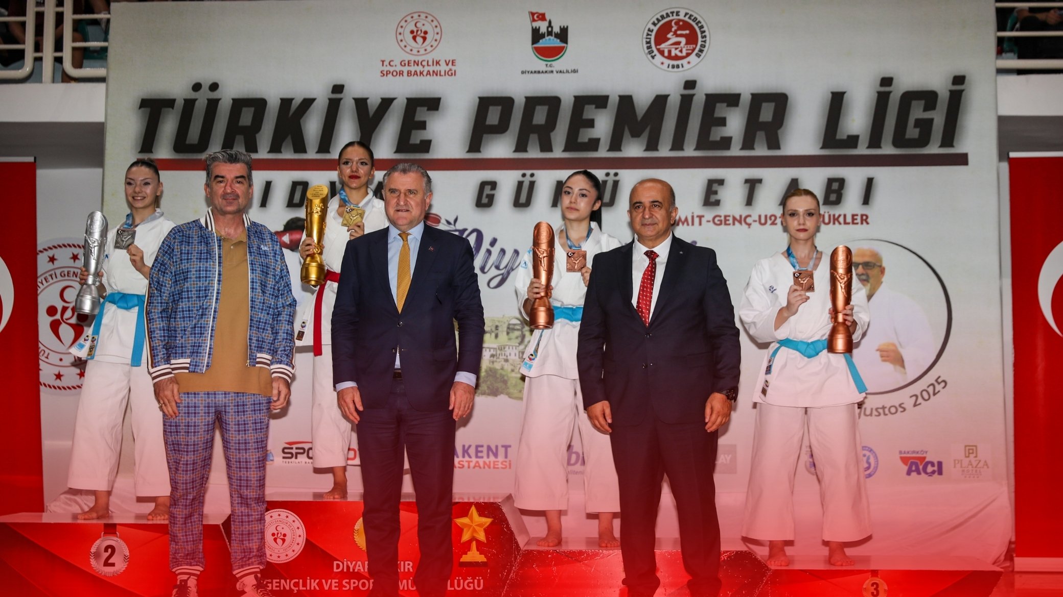 diyarbakir-bakan-1.jpg