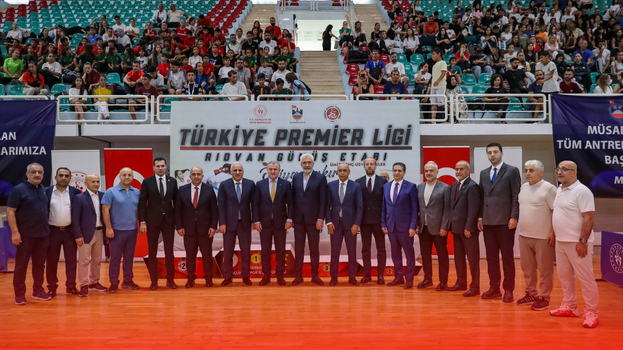 diyarbakir-bakan-2.jpg