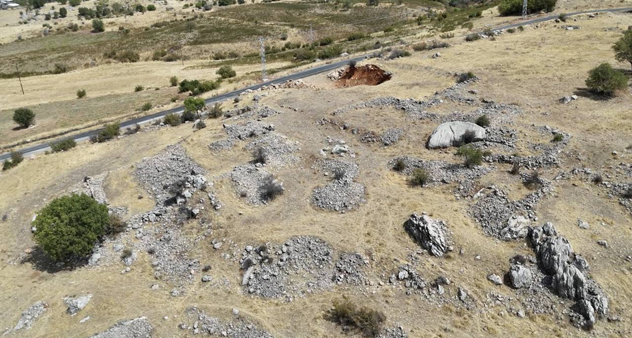 aa-20251016-39426997-39426996-adiyaman-kirsalinda-roma-donemine-ait-yerlesim-alani-bulundu.jpg