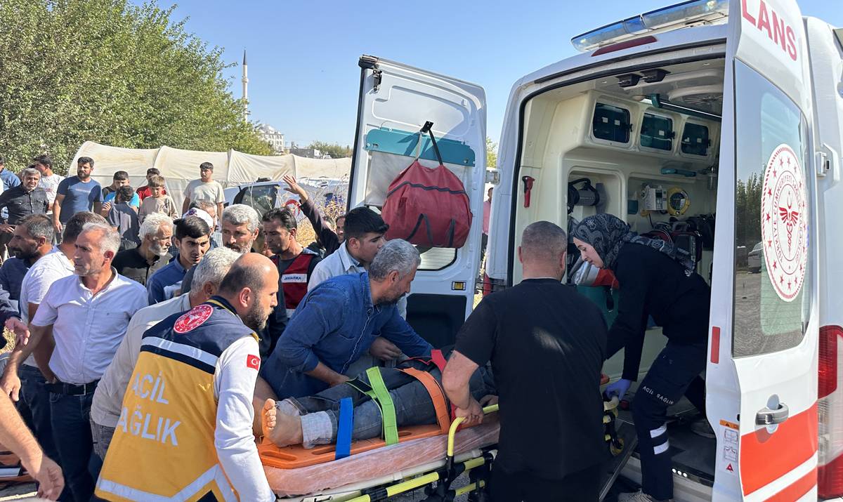 aa-20251019-39457816-39457814-adiyamanda-ambulans-ile-otomobilin-carpistigi-kazada-8-kisi-yaralandi.jpg