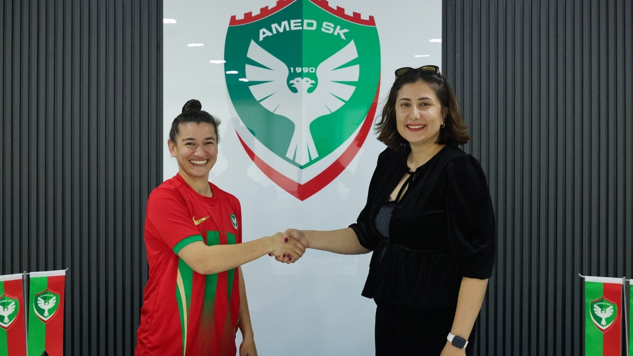 amedspor-kadin-futbol-1.jpg