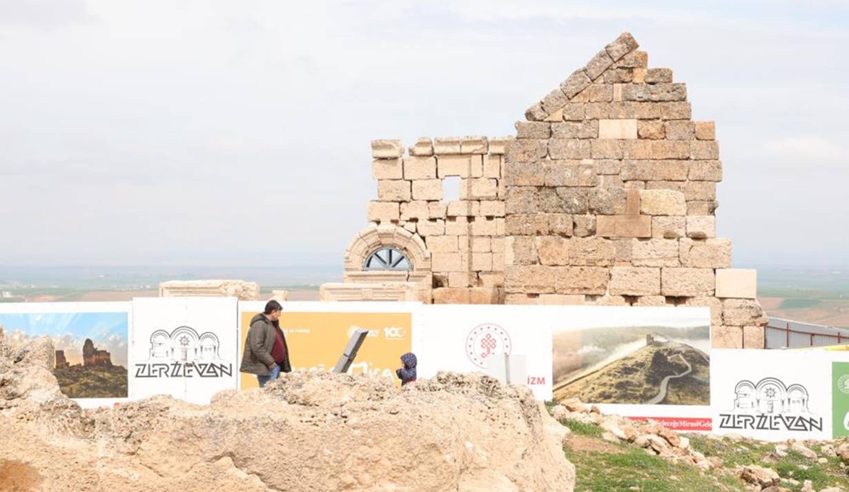 zerzevan-kalesi1.jpg