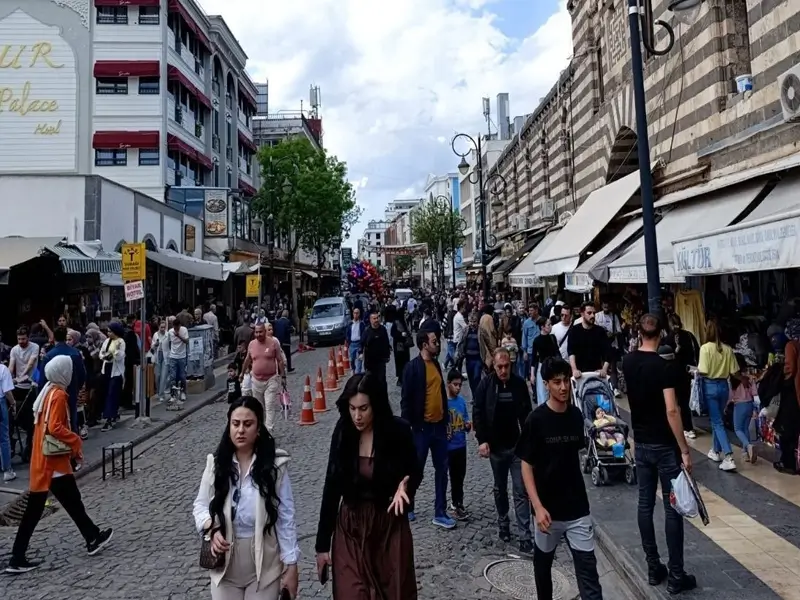 diyarbakir-kalabalik2.webp