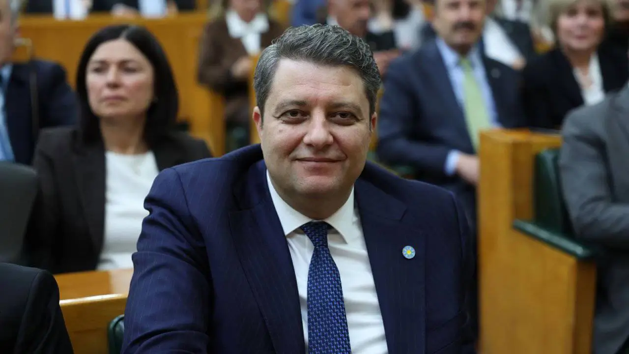 iyi-parti-istanbul-milletvekili-ersin-beyaz-istifa-etti.webp